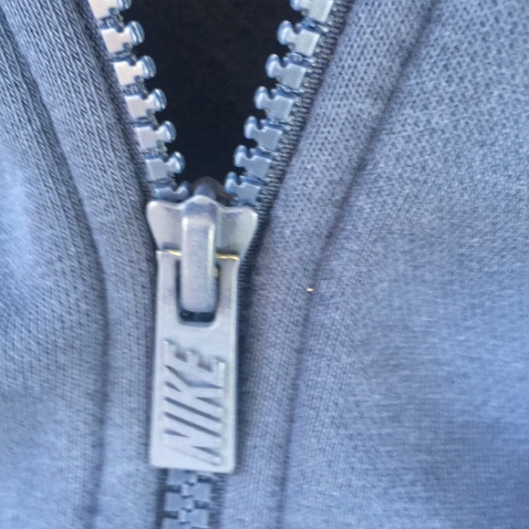 MENS Nike zipper up sweatshirt with hood. Worn once.Navy Blue, XL - Picture 3 of 4